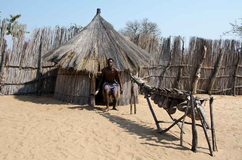 29 - Namibia - poblado Kavango - vivienda
